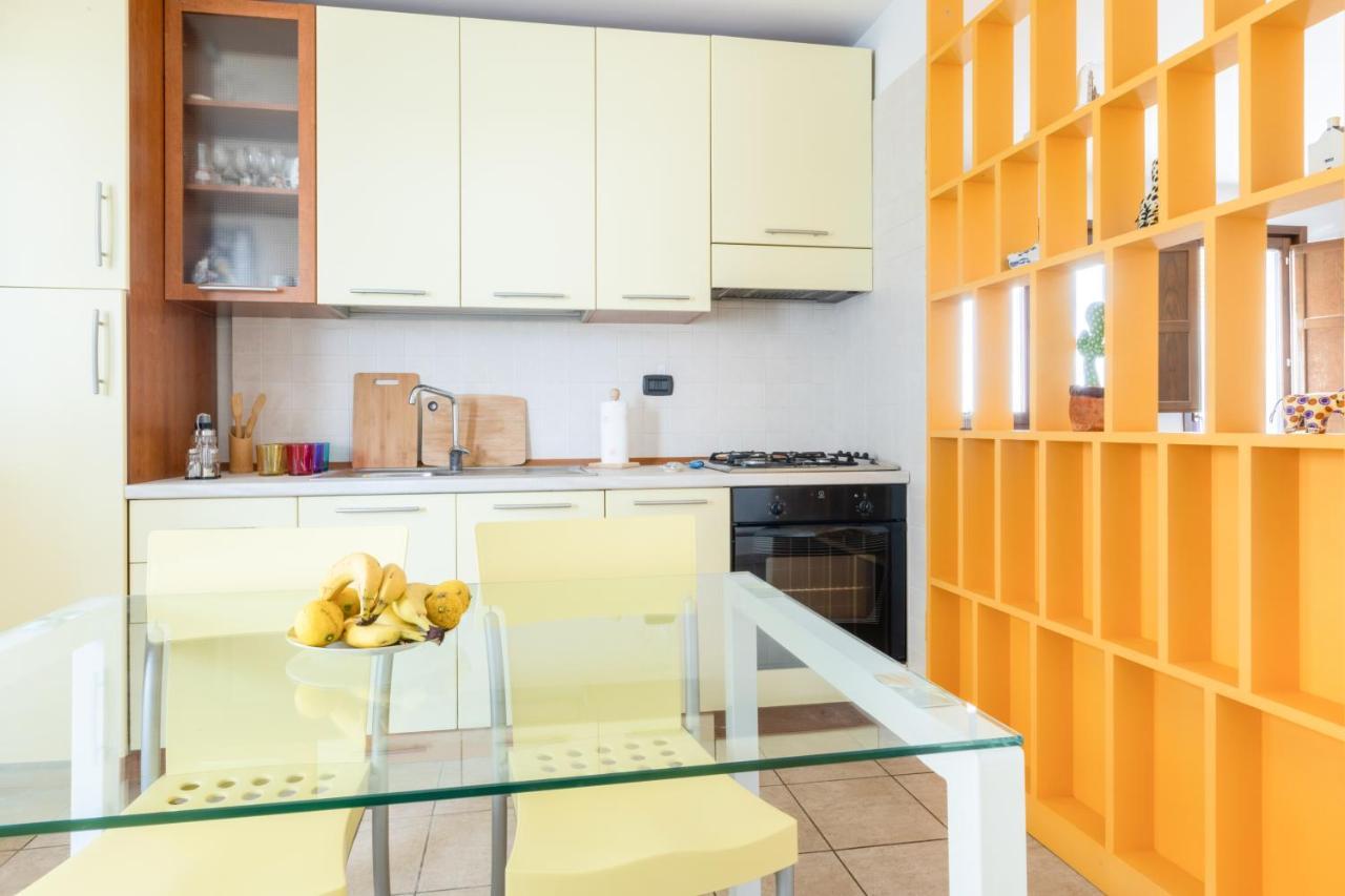 Lecce Colorful Flat With Terrace & Parkingアパートメント エクステリア 写真
