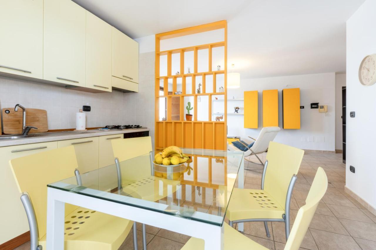 Lecce Colorful Flat With Terrace & Parkingアパートメント エクステリア 写真