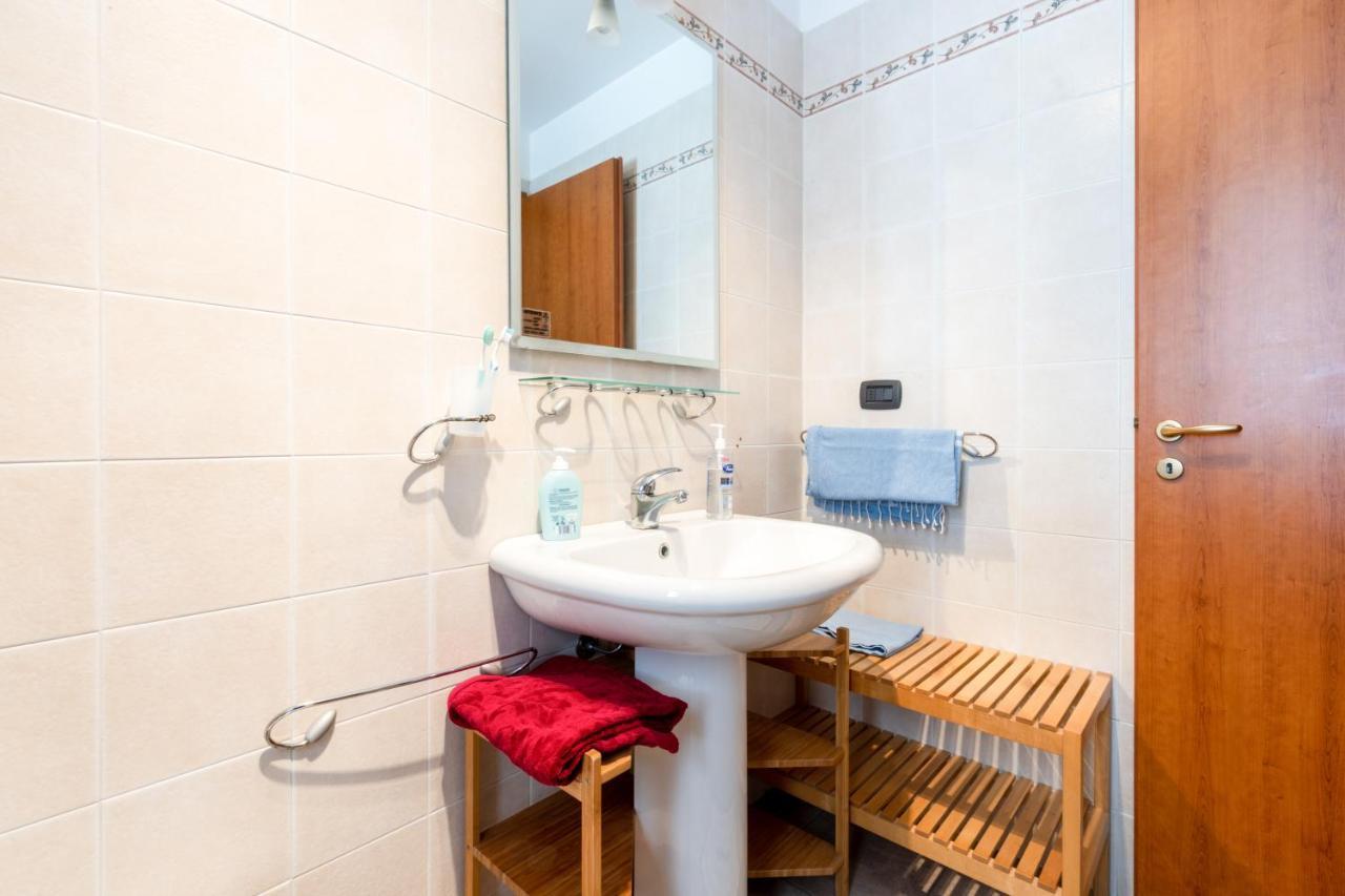 Lecce Colorful Flat With Terrace & Parkingアパートメント エクステリア 写真