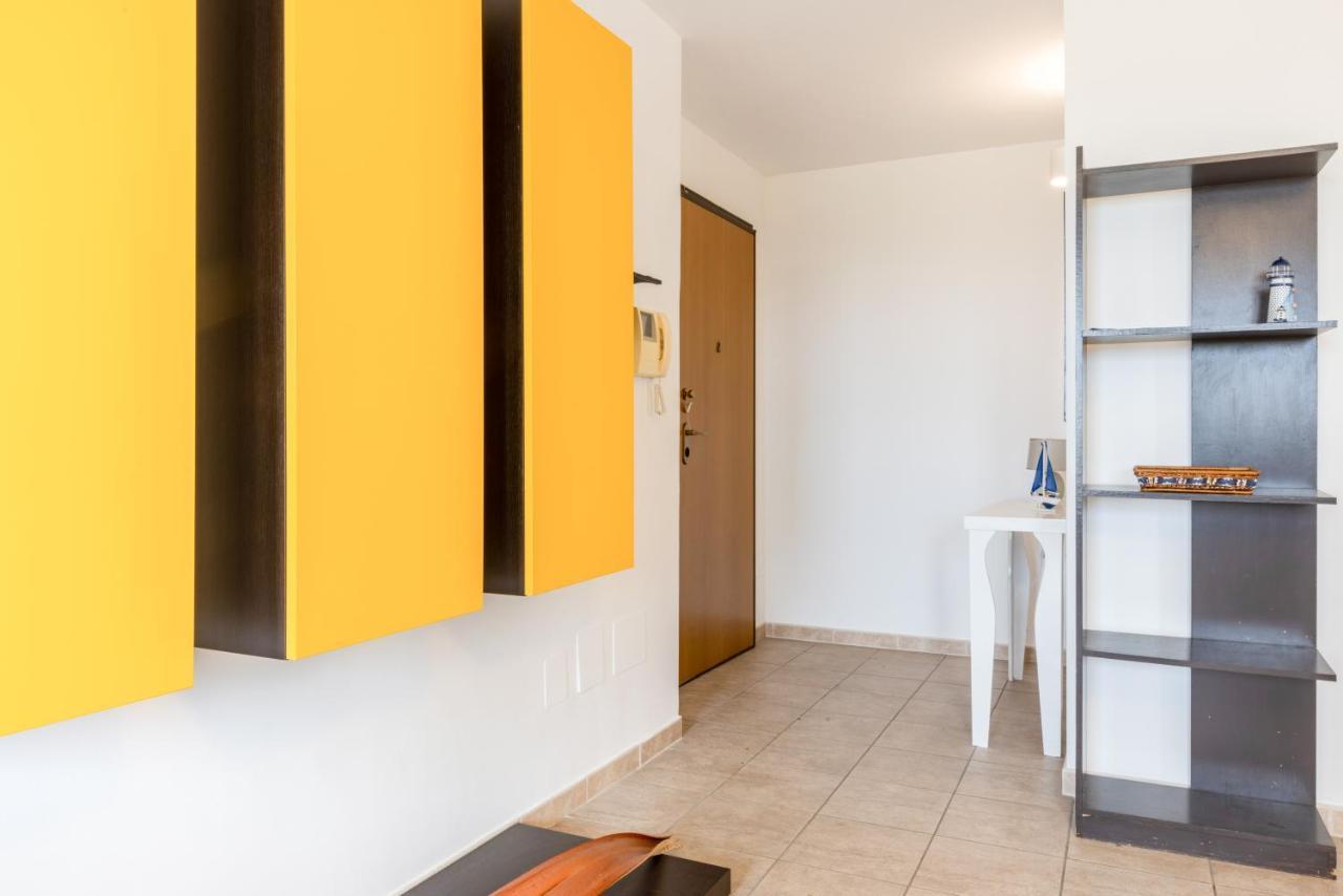 Lecce Colorful Flat With Terrace & Parkingアパートメント エクステリア 写真