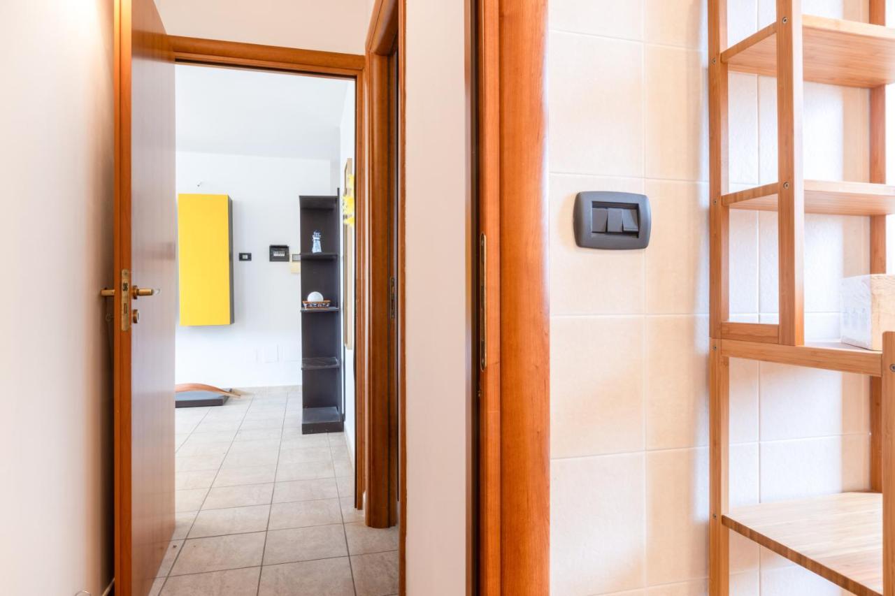 Lecce Colorful Flat With Terrace & Parkingアパートメント エクステリア 写真